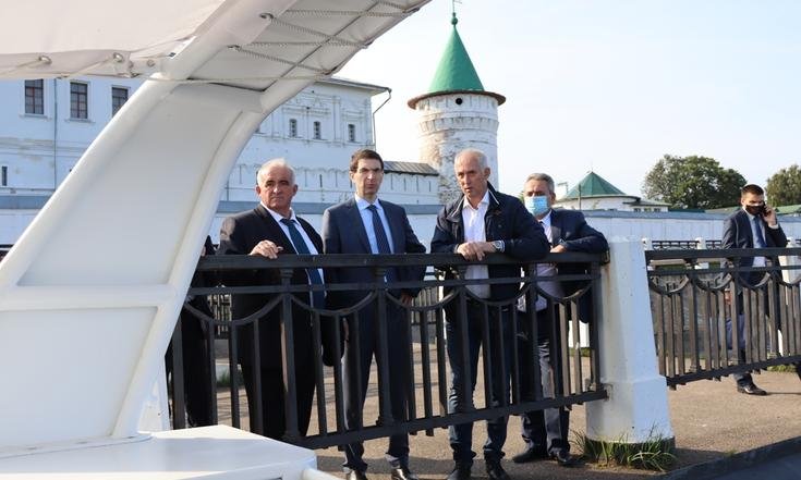 4 сентября 2020 года. Кострома. Осмотр продукции АО "Костромской судомеханический завод. Фото: пресс-служба Губернатора Костромской области