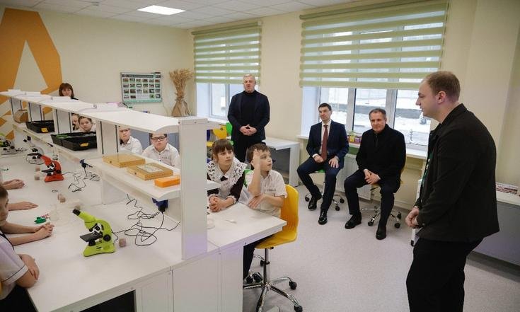 Белгородская область, город Короча, улица Пролетарская, 39. Посещение Корочанской школы имени Д.К.Кромского. Фото: belregion.ru