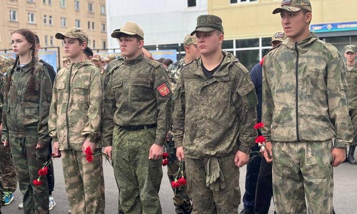 Кострома, улица Никитская, 47. Церемония открытия военно-спортивных игр «Юнармейский щит – 2025». Фото: adm44.ru