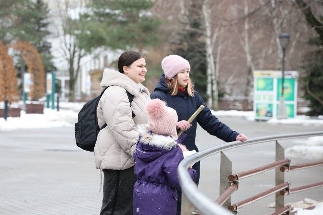 Москва, Большая Грузинская улица, 1, стр. 1. Московский зоопарк. Алиса из Курска на экскурсии. Фото: Аппарат полномочного представителя