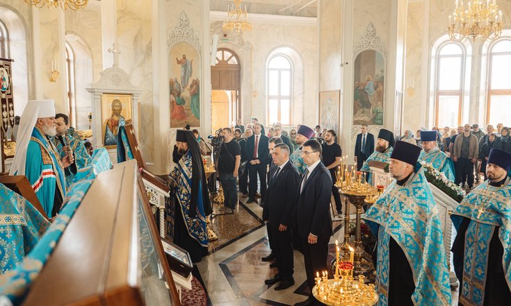 Курск, улица Луначарского, 4. Благодарственный молебен по случаю вступления Александра Хинштейна в должность губернатора Курской области. Фото: kursk.ru