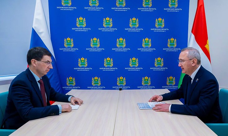 Калуга, улица Кутузова, 2/1. Рабочая встреча с губернатором региона Владиславом Шапшой. Фото: admoblkaluga.ru