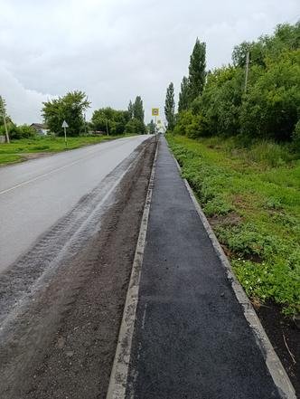 Воронежская область, город Эртиль. Обустройство пешеходной зоны на участке автомобильной дороги Эртиль – Шукавка – Большой Самовец завершено (к информации о выполнении поручения по итогам личного приема граждан, проведенного А.В.Ерёминым 04.07.2024.)