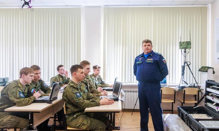 Липецк, улица Интернациональная, 5а. Посещение Военно-учебного центра Липецкого государственного технического университета. Фото: липецкаяобласть.рф