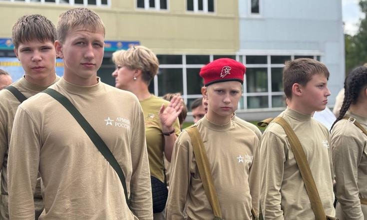 Кострома, улица Никитская, 47. Церемония открытия военно-спортивных игр «Юнармейский щит – 2025». Фото: adm44.ru
