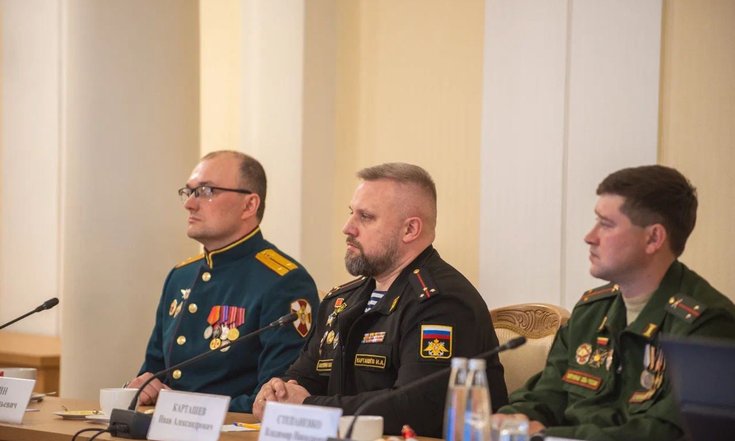 Смоленск, площадь Ленина, 1. Встреча с победителями программы «Герои СВОего времени. Смоленск». Фото: admin-smolensk.ru