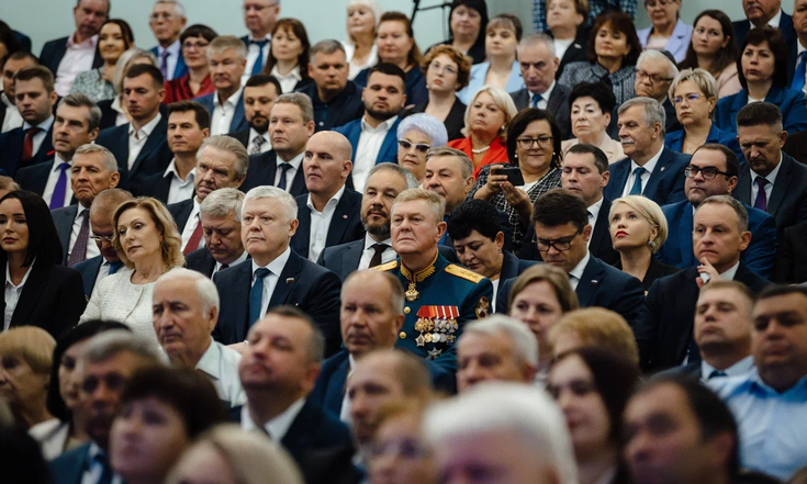 Курск, улица Сонина, 4. Торжественная церемония вступления Александра Хинштейна в должность губернатора Курской области. Фото: kursk.ru