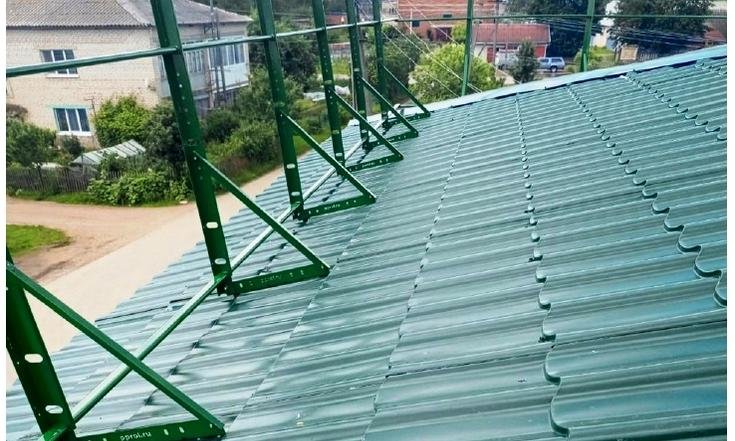 Смоленская область, поселок Хиславичи, улица Ленина, 66. Капитальный ремонт крыши многоквартирного дома завершен (к информации о выполнении поручения по итогам личного приема граждан, проведенного М.А.Бубеном 24.10.2024)