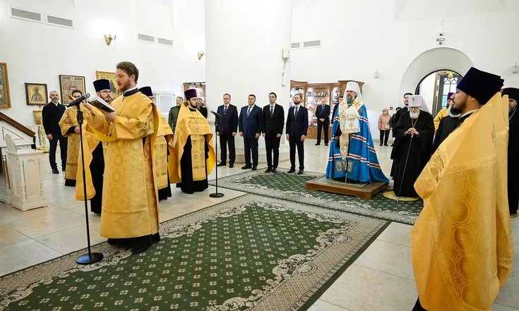 Тверь, Соборная площадь. Благодарственный молебен перед представлением И.Королёва в качестве временно исполняющего обязанности губернатора. Фото: тверскаяобласть.рф