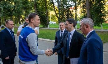 Калуга, улица Ленина, 14. Встреча с участниками программы «Герои земли Калужской». Фото: пресс-служба Калужской области