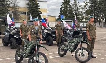 Кострома, улица Никитская, 47. Вручение ключей от военной техники. Фото: adm44.ru