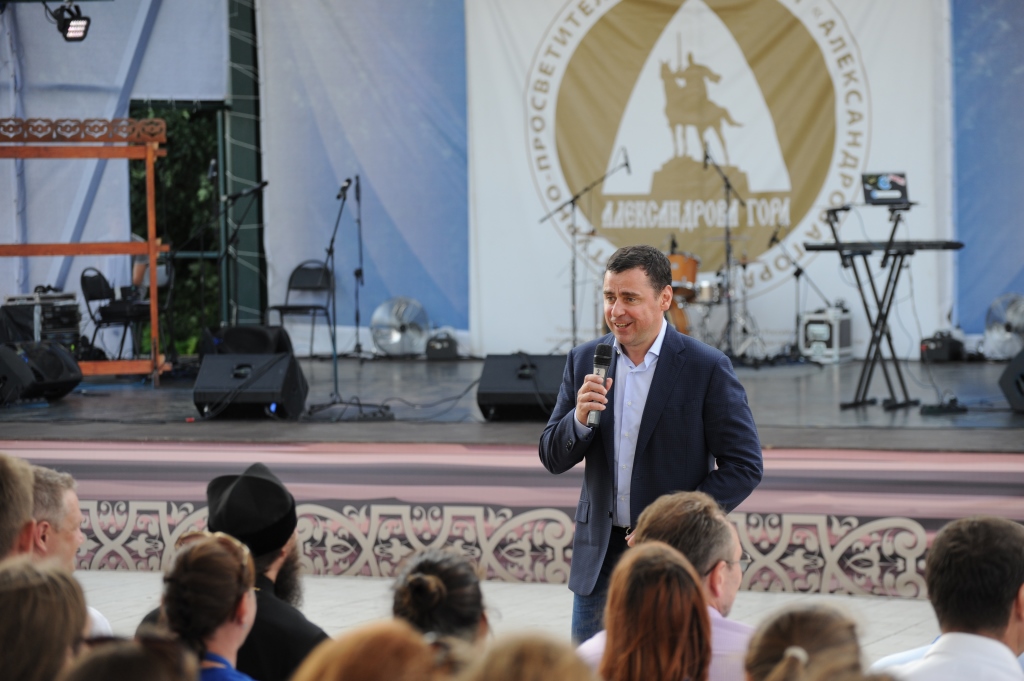 Губернатор Ярославской области встретился с участниками молодежного форума «Александрова гора»