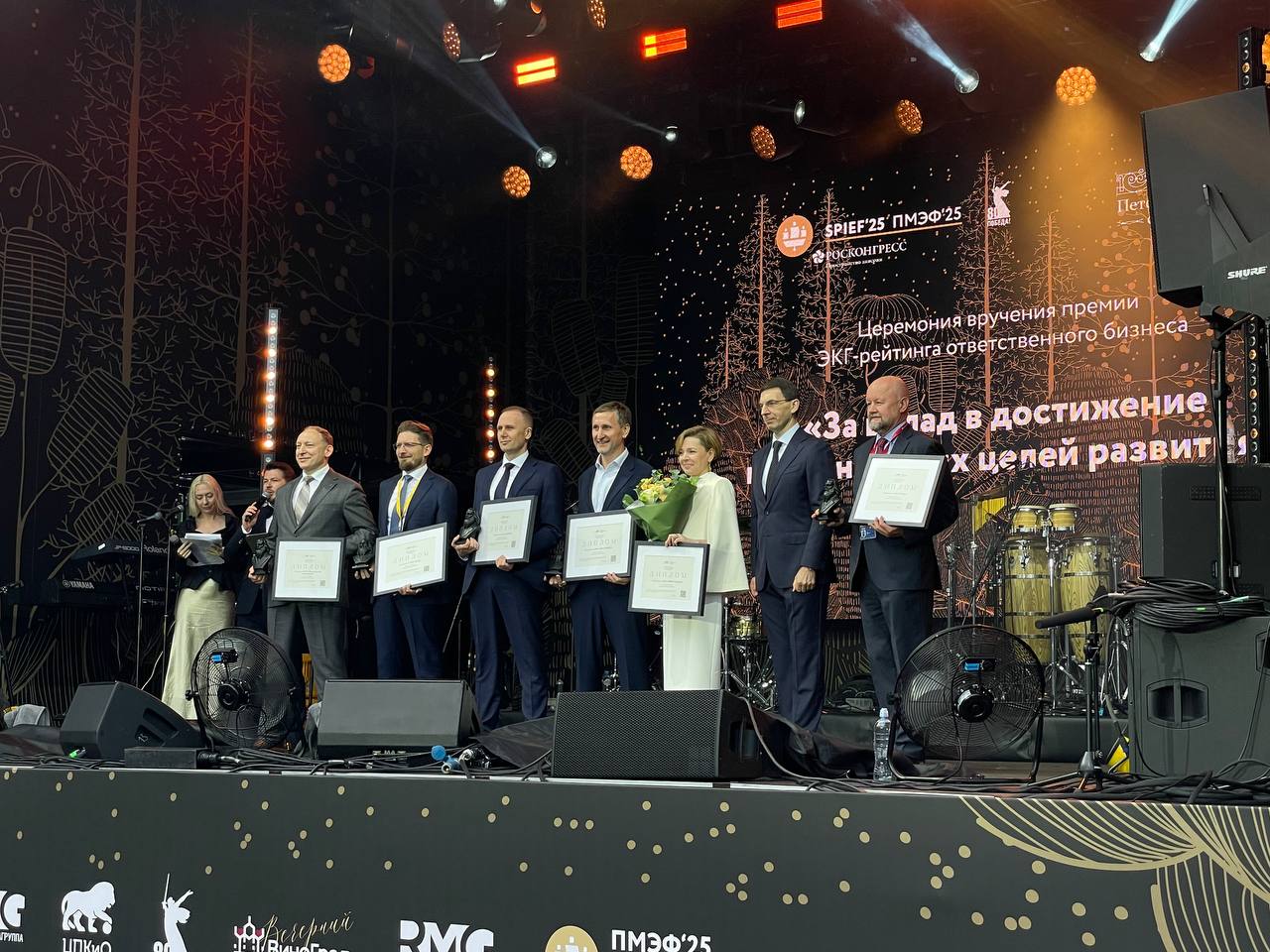 18 июня 2025 года. Санкт-Петербург, ПМЭФ. Церемония вручения премии ЭКГ-рейтинга ответственного бизнеса «За вклад в достижение национальных целей». Фото: Е.Косоуров, ТАСС