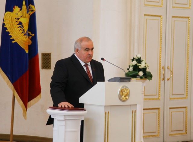 Избранный губернатор Сергей Ситников принес присягу
