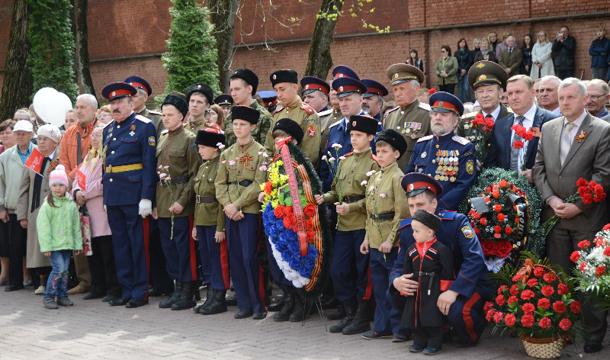 В Сквере памяти героев города Смоленска состоялся митинг, в честь 70-летия Великой Победы