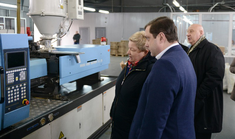Губернатор Смоленской области Алексей Островский посетил промышленные предприятия Руднянского района