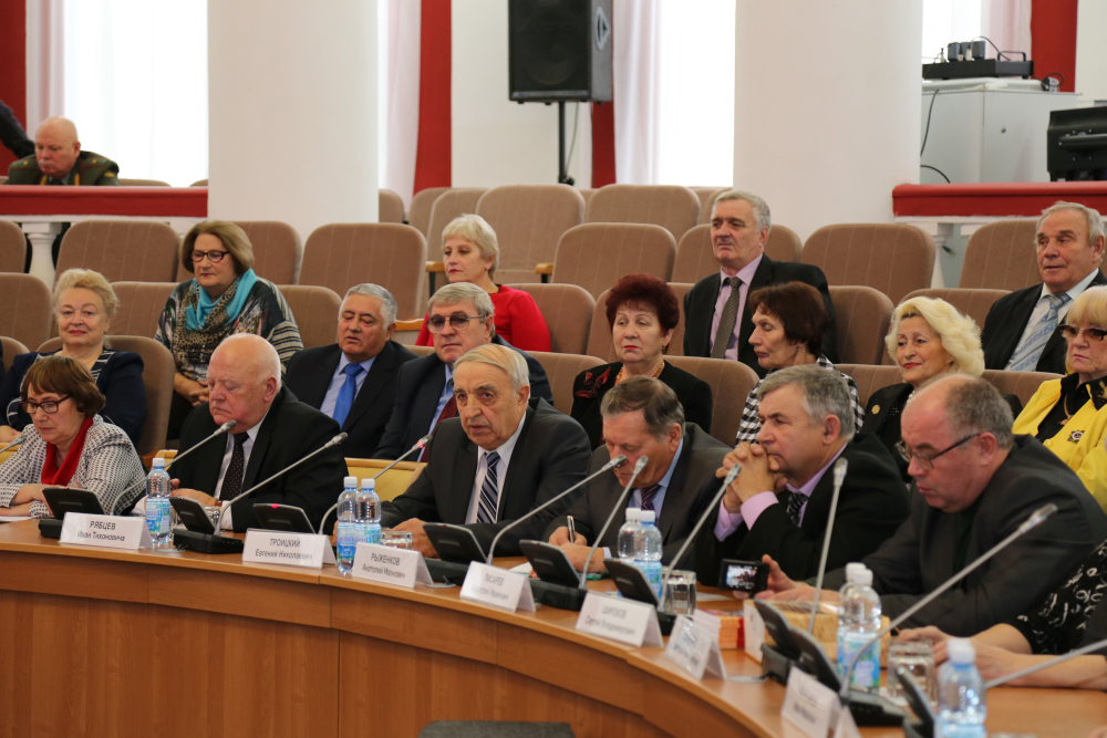 Андрей Клычков обсудил вопросы социально-экономического развития региона с членами ветеранских организаций