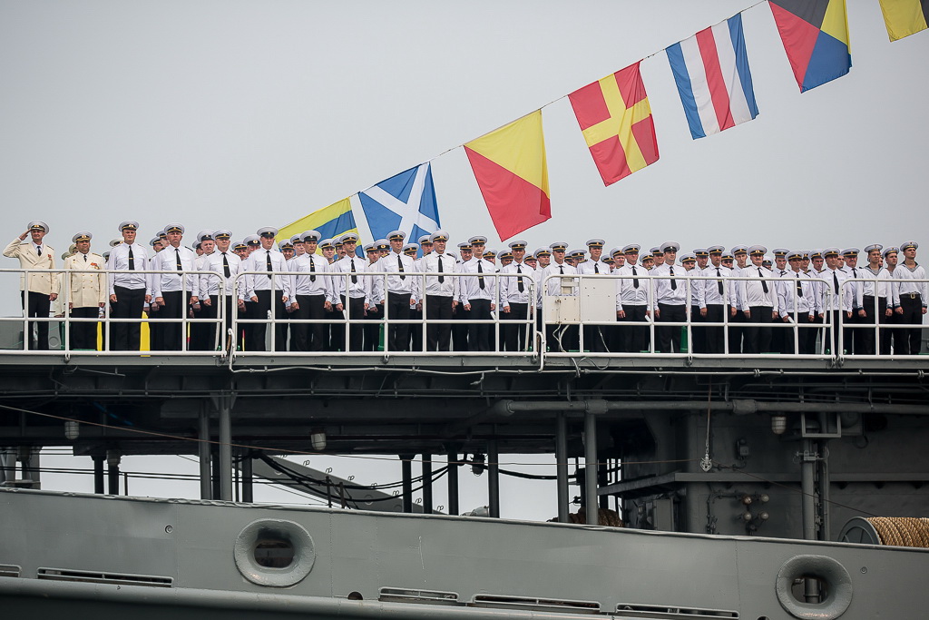 В преддверии Дня Военно-морского флота экипаж ракетного  крейсера «Варяг» получил поздравления от туляков