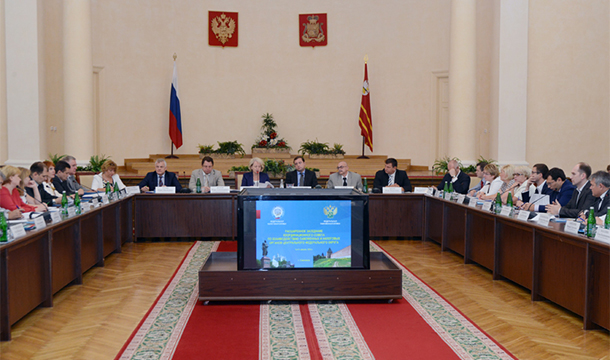 В Смоленске собрались представители таможенных и налоговых органов ЦФО
