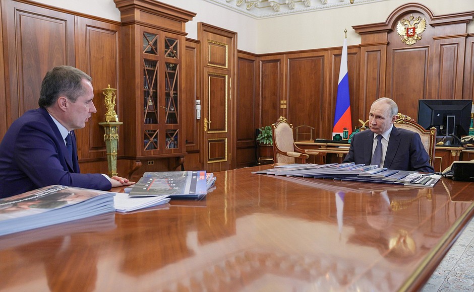 11 июля 2025 года. Москва, Кремль. Встреча Владимира Путина с губернатором Белгородской области Вячеславом Гладковым. Фото: пресс-служба Президента РФ
