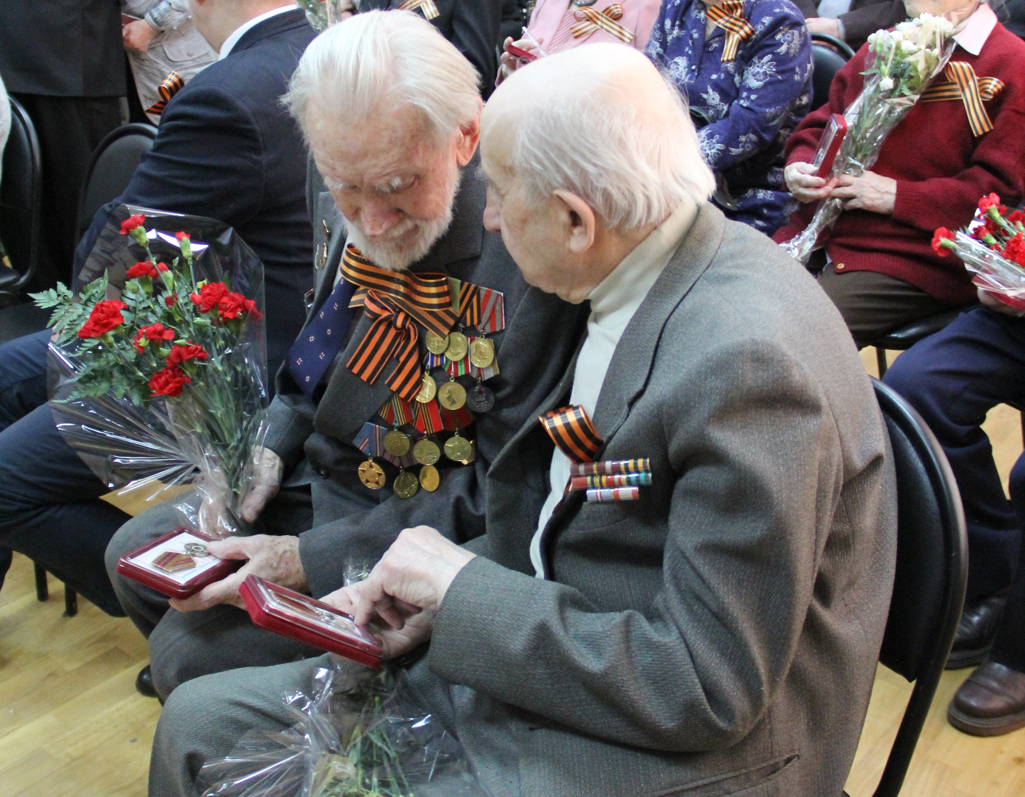 Павел Коньков вручил ветеранам юбилейные медали в честь 70-летия Победы