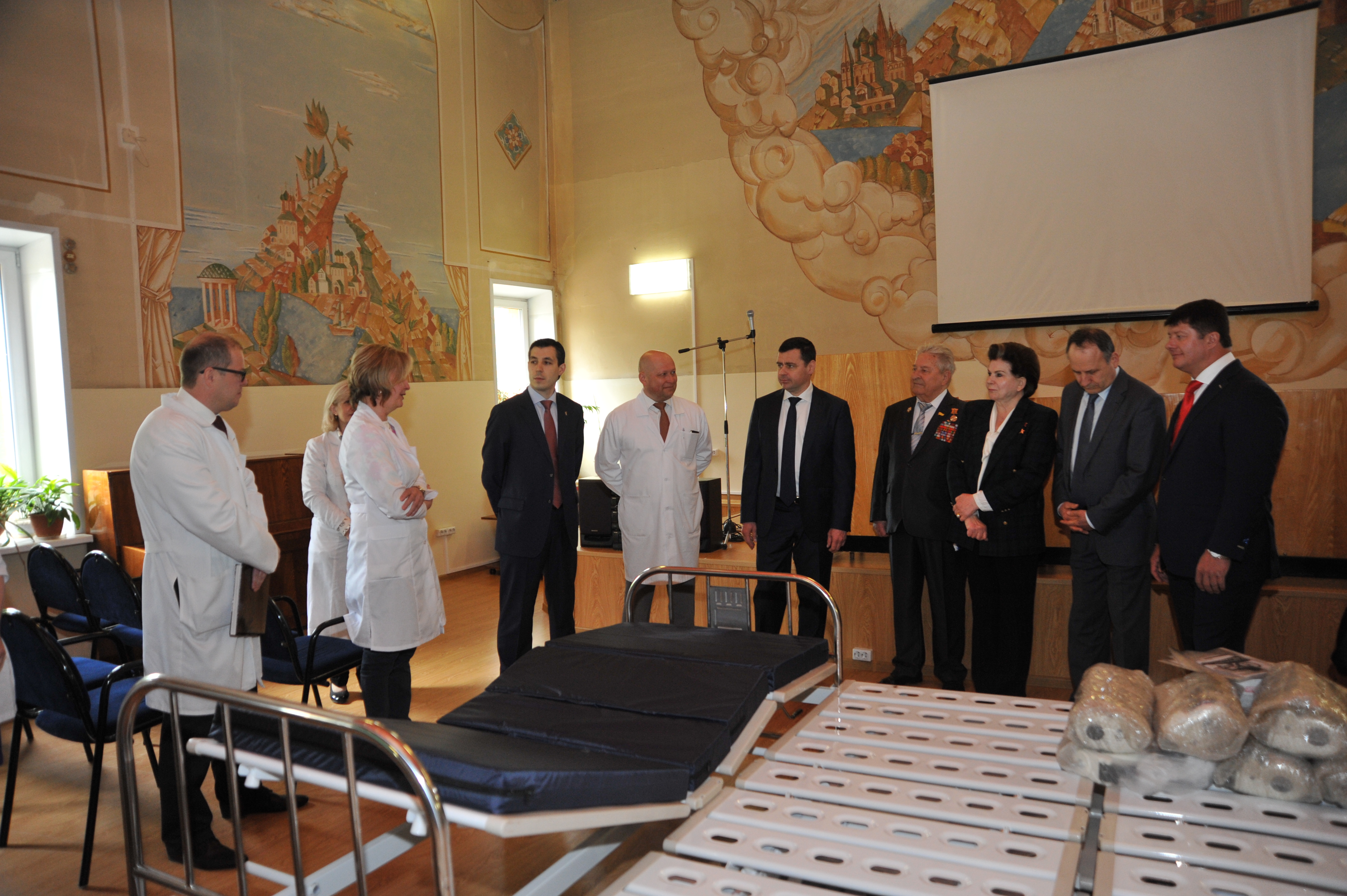 Фонд «Память поколений» передал новое медицинское оборудование ярославскому областному госпиталю ветеранов войн