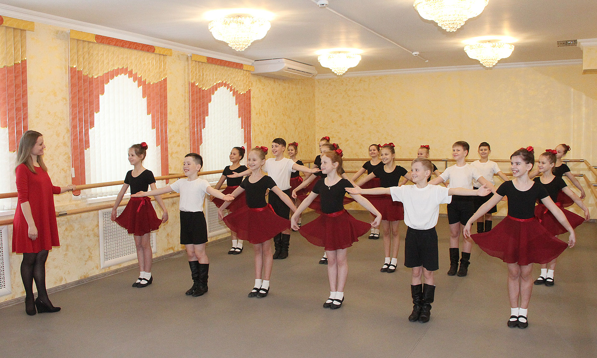В ознаменование Десятилетия детства в Брянской области открыта детская школа хореографического искусства