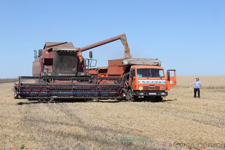 Глава региона Андрей Клычков поздравил аграриев с первым миллионом тонн зерна