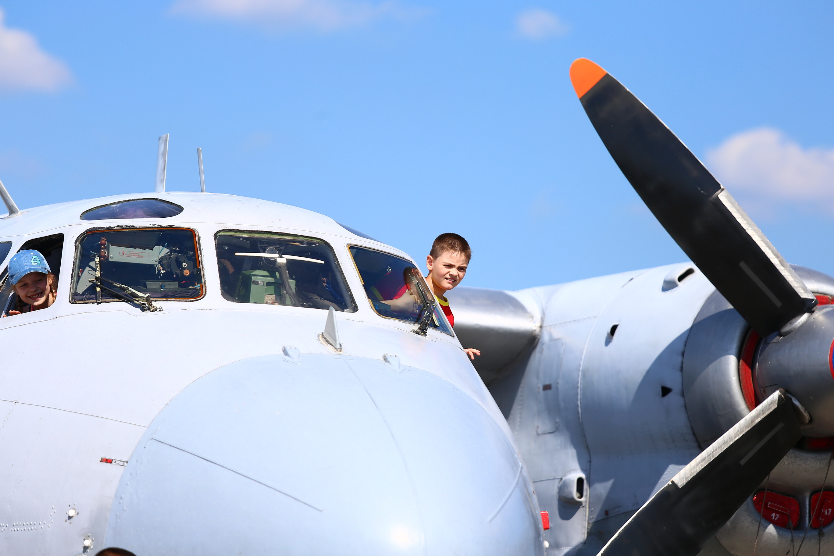 Военно-патриотический праздник «Открытое небо – 2016» собрал на военном аэродроме 85 тысяч ивановцев и гостей региона
