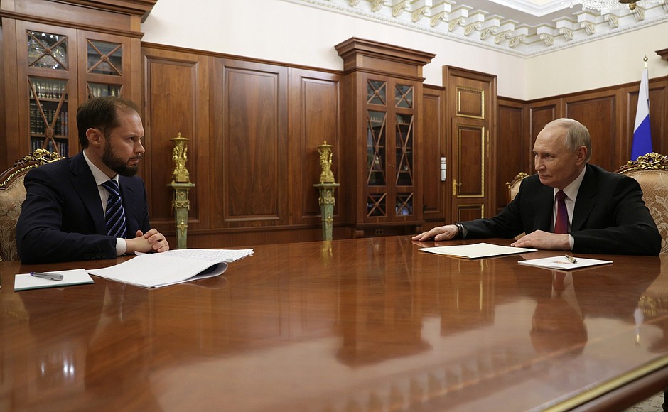 5 ноября 2025 года. Москва, Кремль. Встреча с врио губернатора Тверской области Виталием Королёвым. Фото: пресс-служба Президента РФ