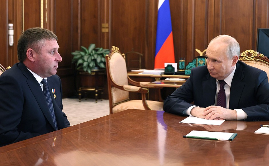 13 мая 2026 года. Москва, Кремль. Встреча с врио губернатора Белгородской области Александром Шуваевым. Фото: пресс-служба Президента РФ