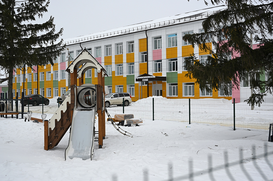 Курская область, поселок Черемисиново, улица Советская, 27. Школа после капремонта. Фото: kursk.ru
