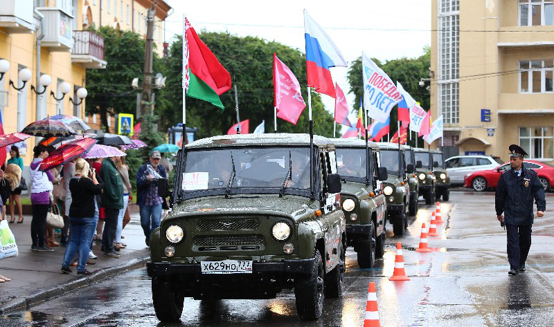 Смоленск встретил участников автопробега «Дорогами победителей. Связь поколений»