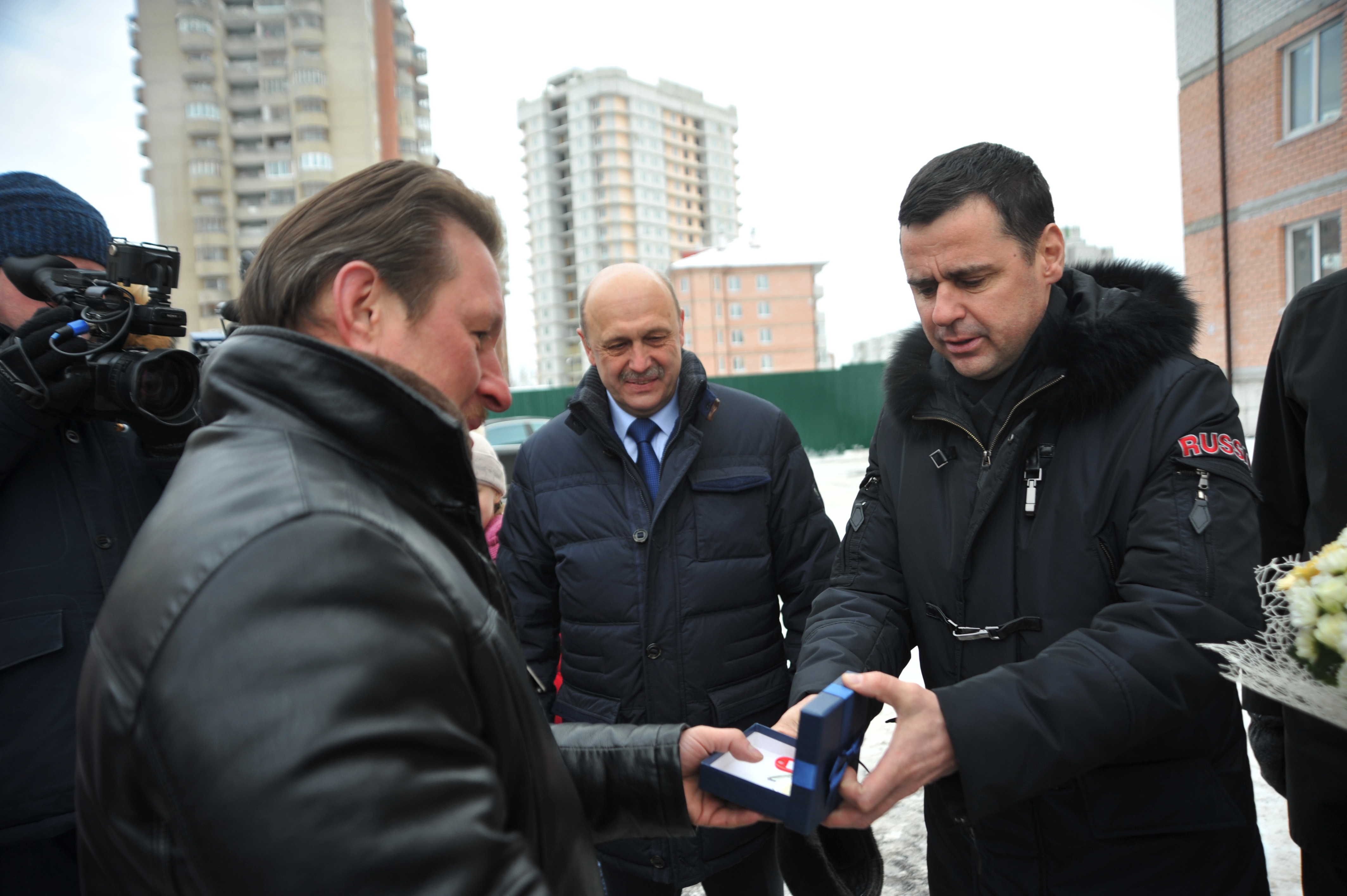 Дмитрий Миронов вручил ключи от квартир дольщикам долгостроя на проспекте Машиностроителей в Ярославле