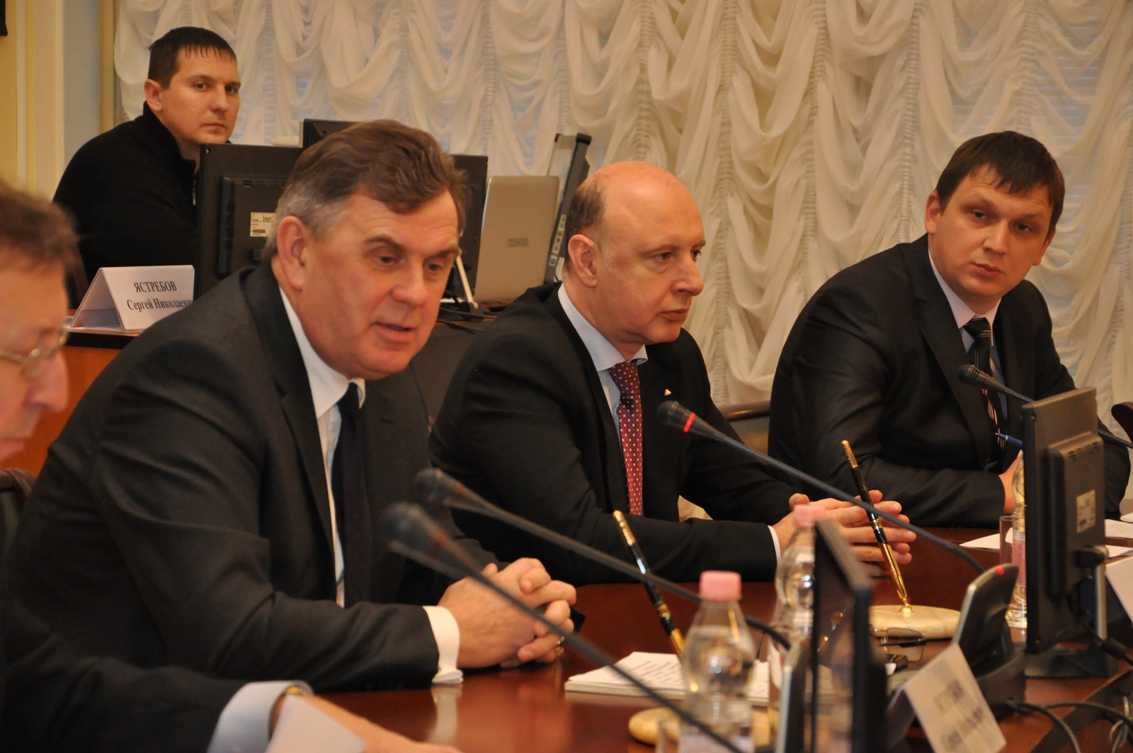 Правительство Ярославской области, НП «Экономический совет» и объединение организаций профсоюзов продлили трехстороннее соглашение