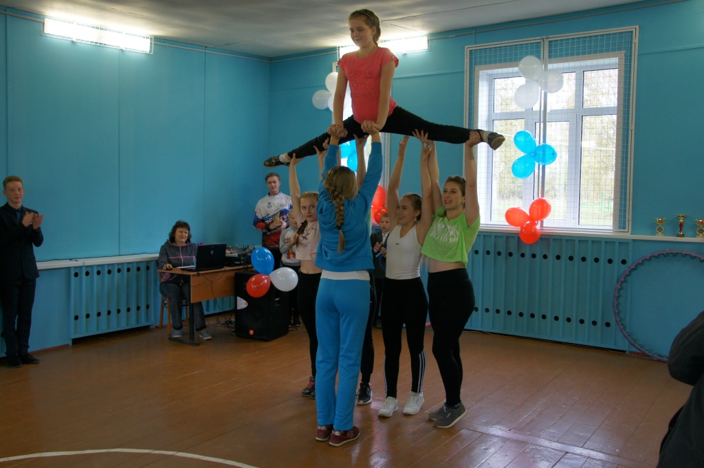 В Гаютинской средней школе Ярославской области отремонтирован спортивный зал