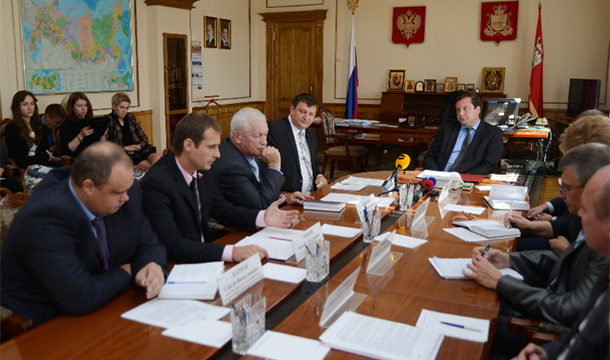 Алексей Островский встретился с лидерами региональных отделений политических партий, сформировавших коалиционную администрацию