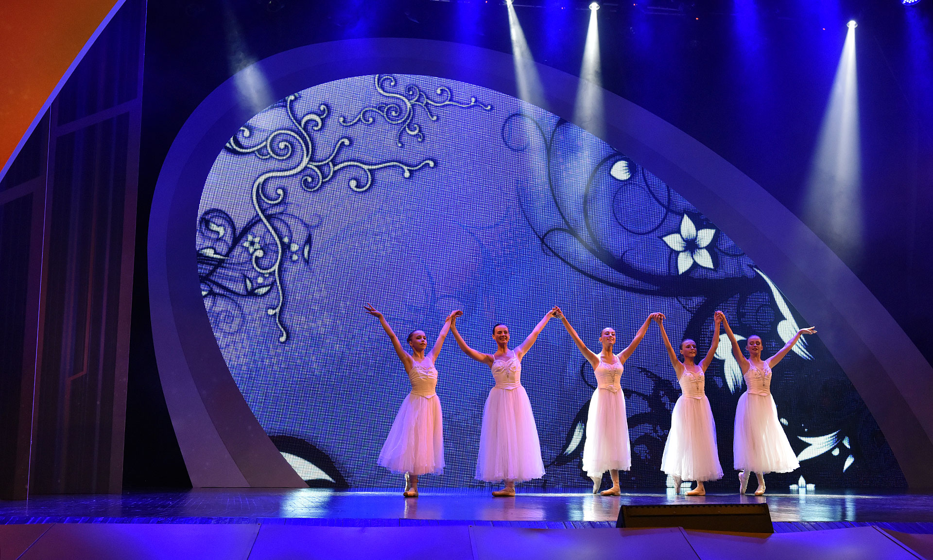 Более 400 участников из 12 регионов ЦФО — в Брянске засияли звезды фестиваля «Созвездие»