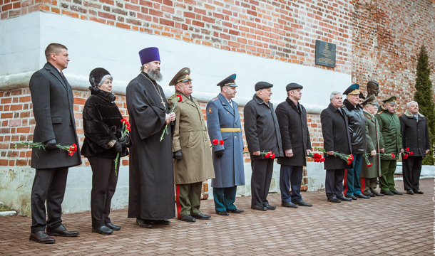 В Сквере памяти героев города Смоленска состоялся митинг, посвященный Дню защитника Отечества