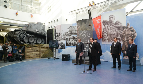 Губернатор Смоленской области принял участие в открытии выставки «Помни… Мир спас советский солдат!»