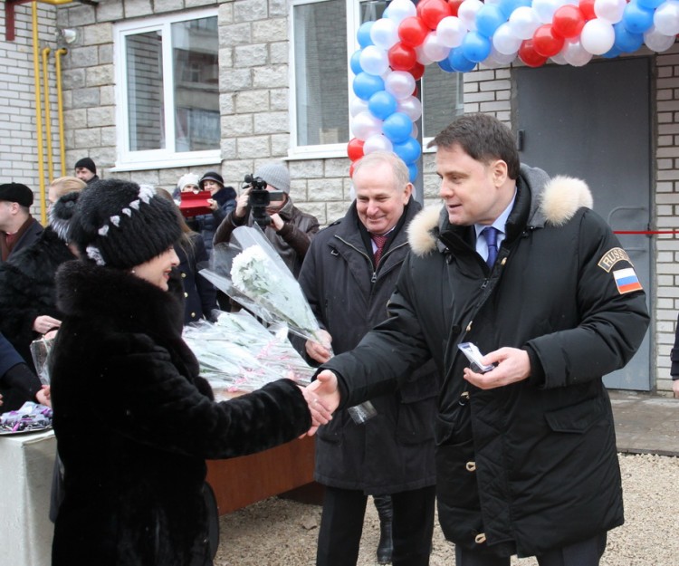Губернатор Владимир Груздев вручил ключи новоселам г. Донской Тульской области