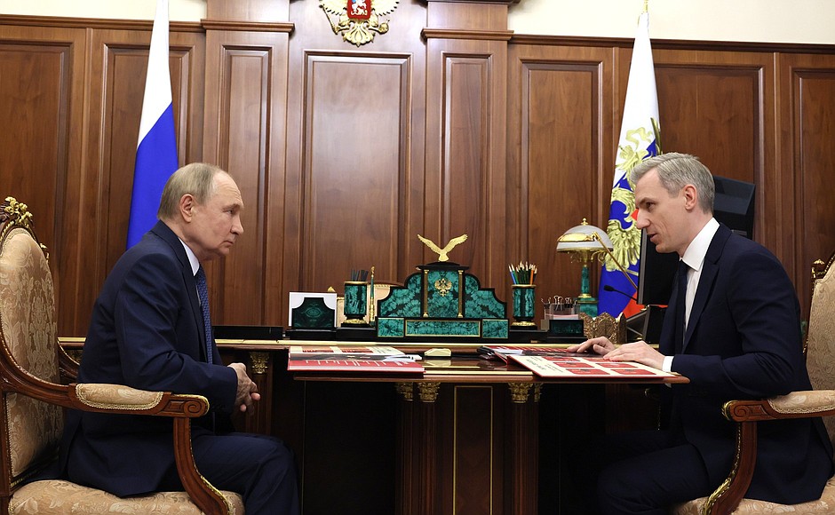 10 сентября 2025 года. Москва, Кремль. Встреча Владимира Путина с губернатором Смоленской области Василием Анохиным. Фото: пресс-служба Президента РФ