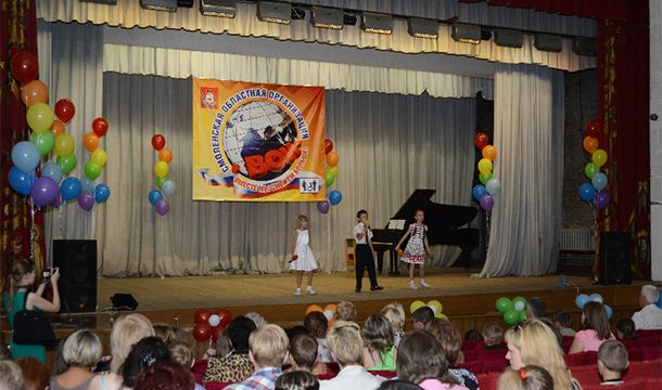 В Смоленске открылся фестиваль творчества детей-инвалидов «Передай добро по кругу»