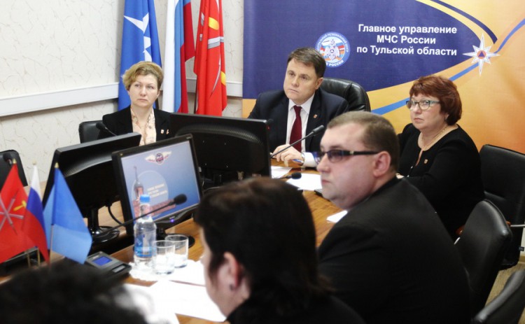 Владимир Груздев провел совещание по вопросам опеки и попечительства