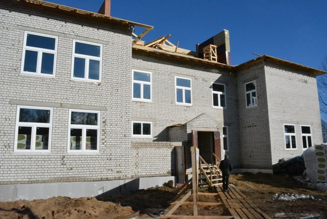 Губернатор Костромской области проверил ход строительства детского сада в поселке Караваево
