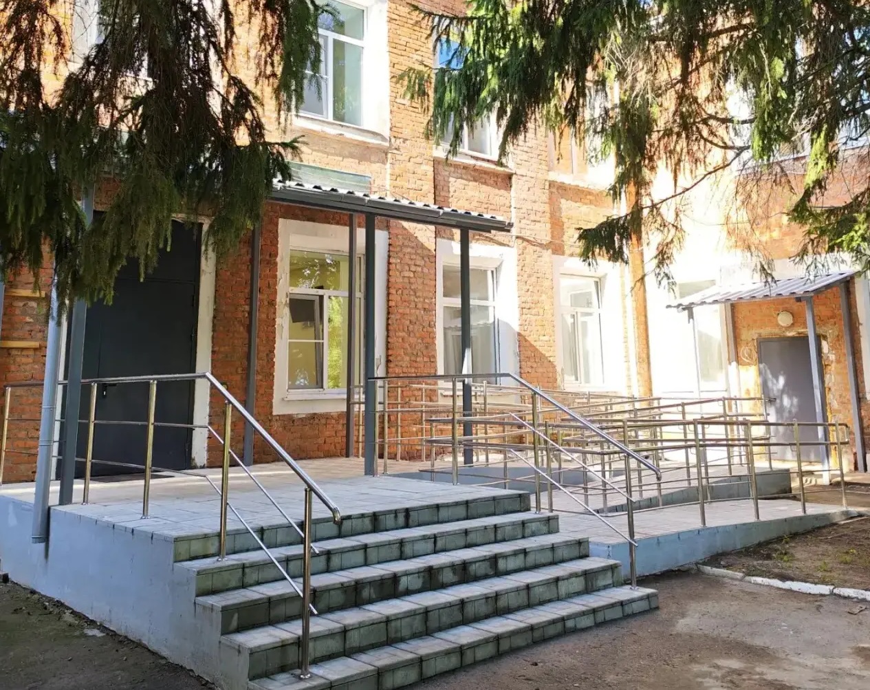 Тульская область, поселок Новогуровский, улица Центральная, 20. Здание поликлиники после капремонта. Фото: канал в МАХ губернатора Тульской области Д.Миляева