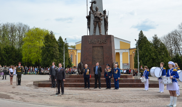 На площади Победы открыт памятник воинам, защитникам и освободителям Смоленска
