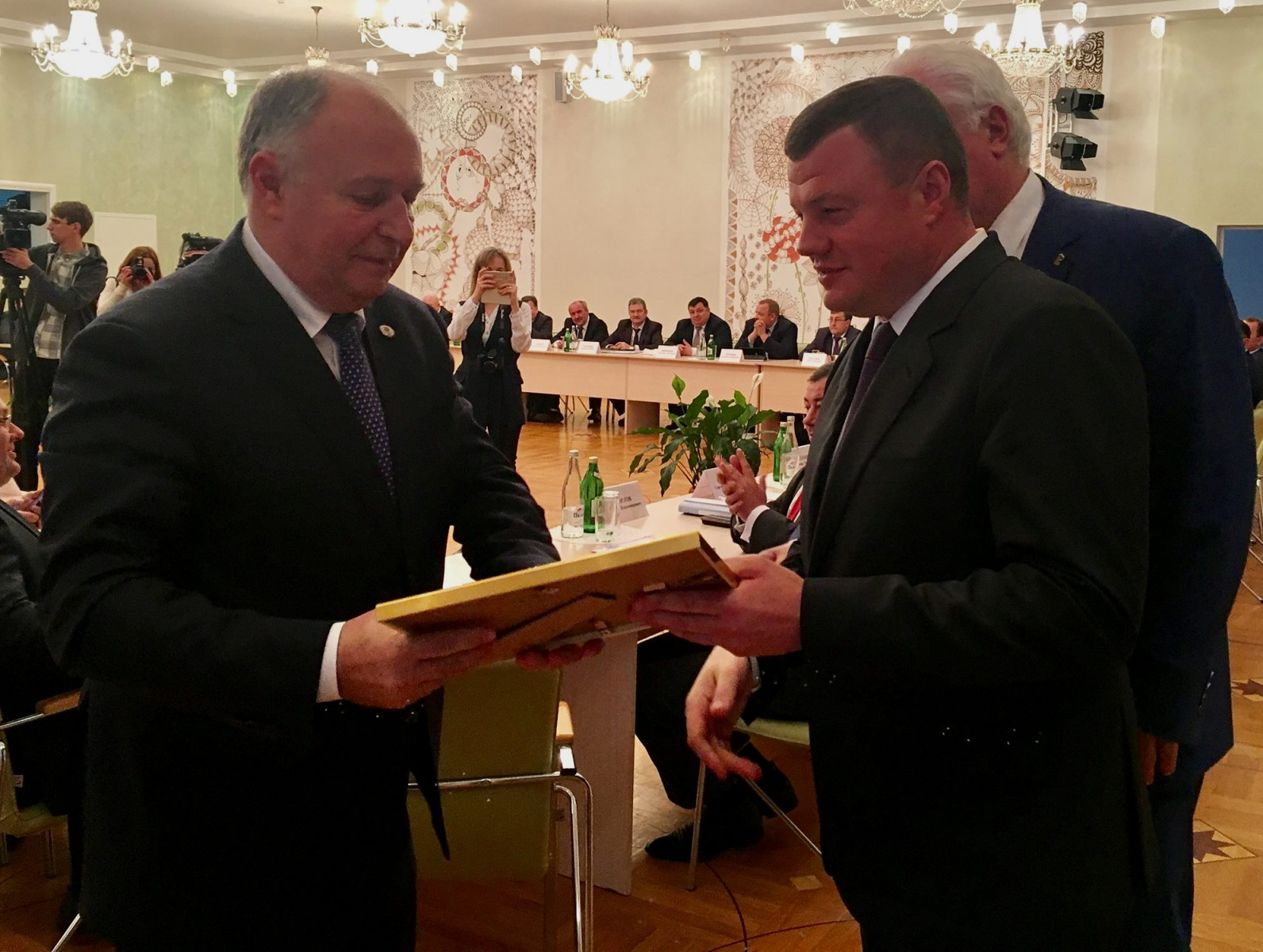Губернатор Александр Никитин наградил лучшие муниципалитеты за эффективную деятельность в 2016 году