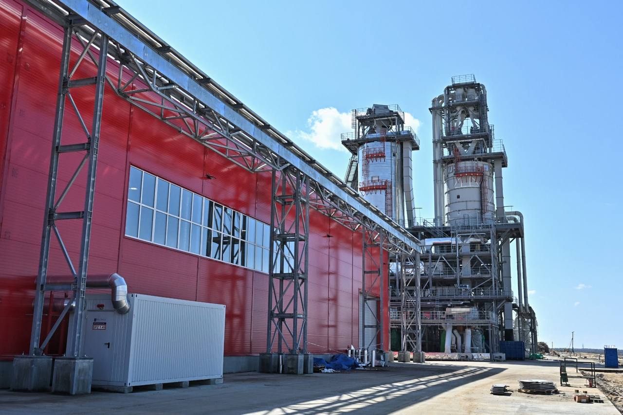 Калужская область, город Людиново, улица Карла Либкнехта, 3. Производство связующих материалов на предприятии ГК «Ультрадекор». Фото: t.me/ultradecor