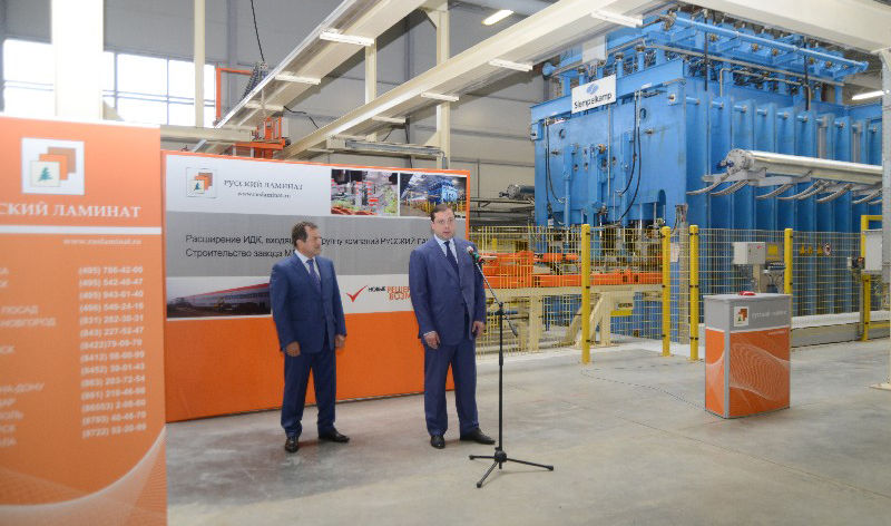 В Холм-Жирковском районе запущена первая очередь завода МДФ